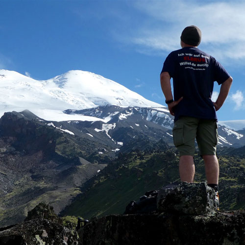 Elbrus von Norden über zwei feste Lager